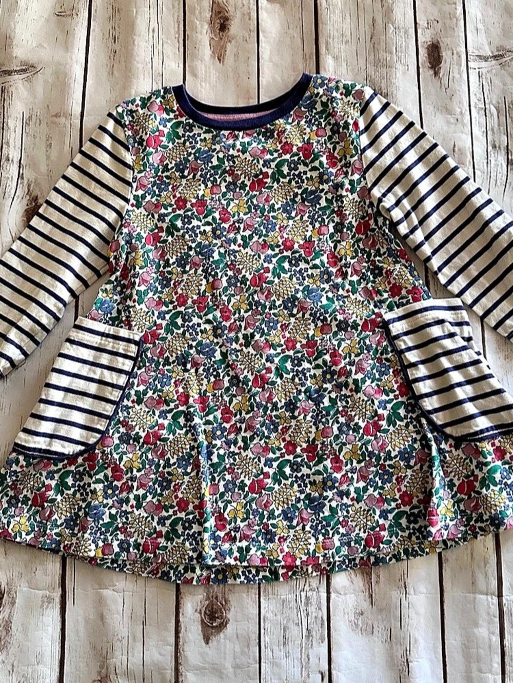 Mini Boden Multi-colored floral print dress with striped sleeves guc 8/9